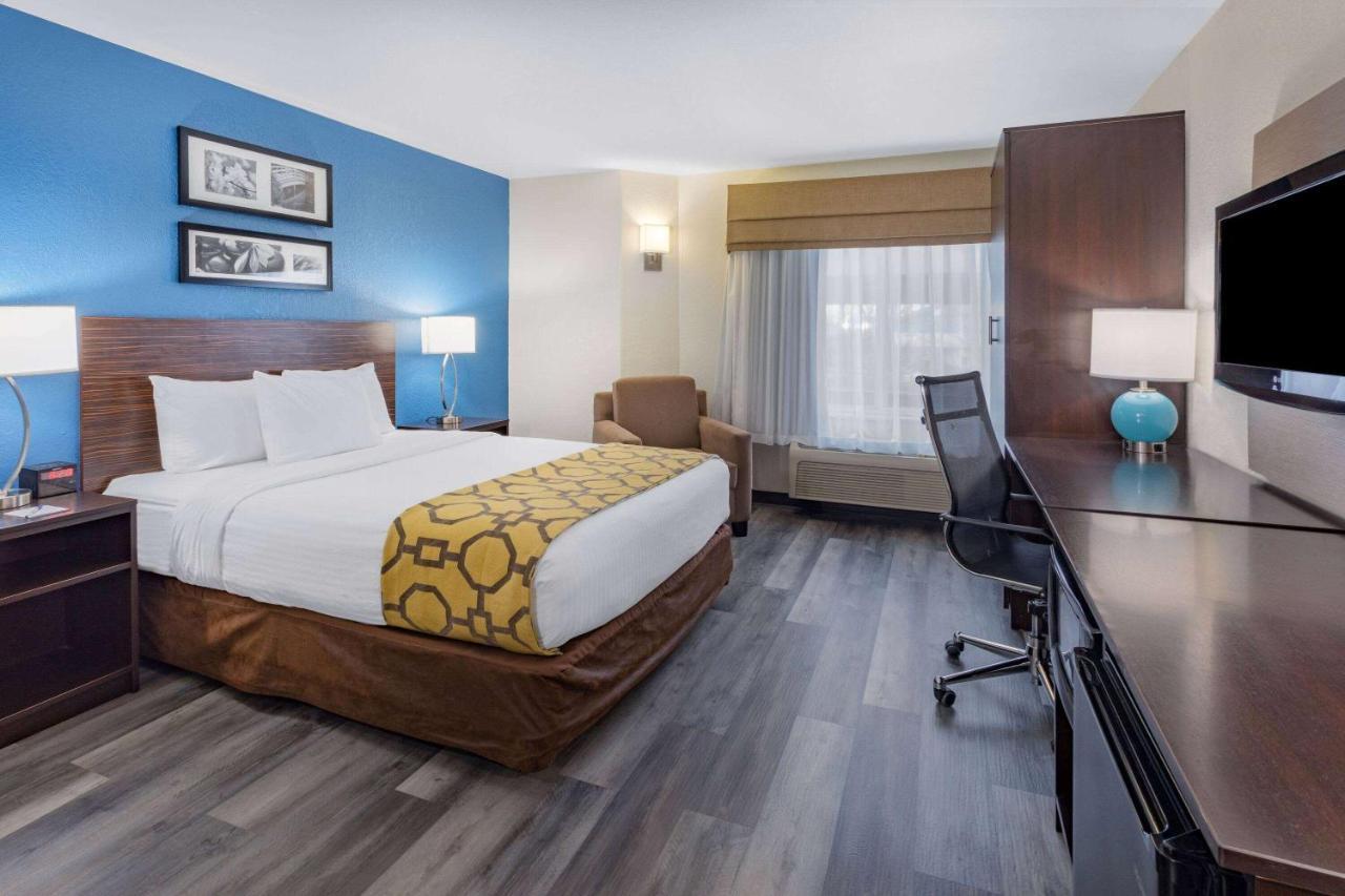 Baymont By Wyndham Milan Ξενοδοχείο Εξωτερικό φωτογραφία