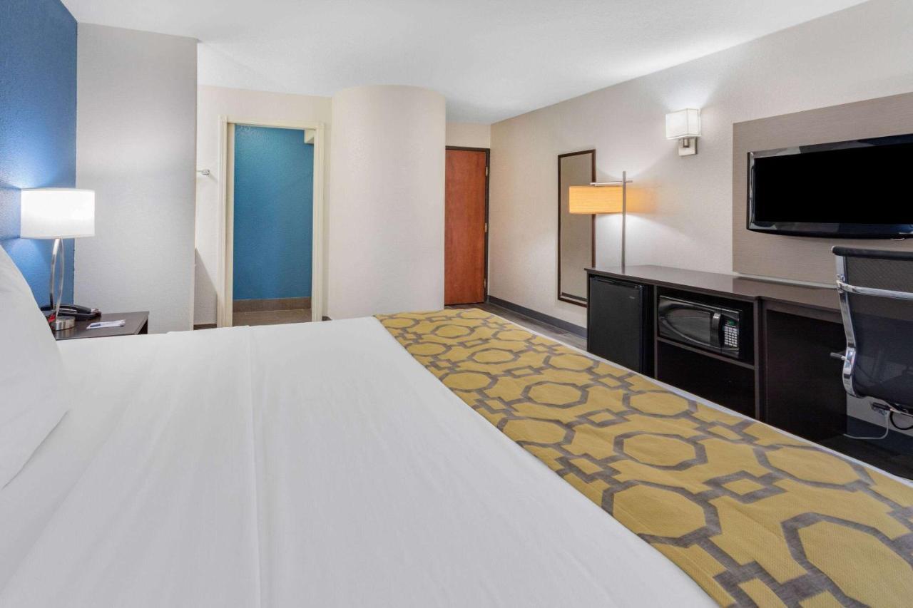 Baymont By Wyndham Milan Ξενοδοχείο Εξωτερικό φωτογραφία