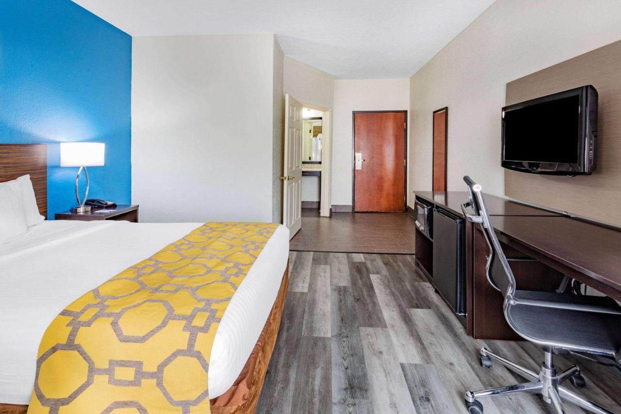 Baymont By Wyndham Milan Ξενοδοχείο Εξωτερικό φωτογραφία